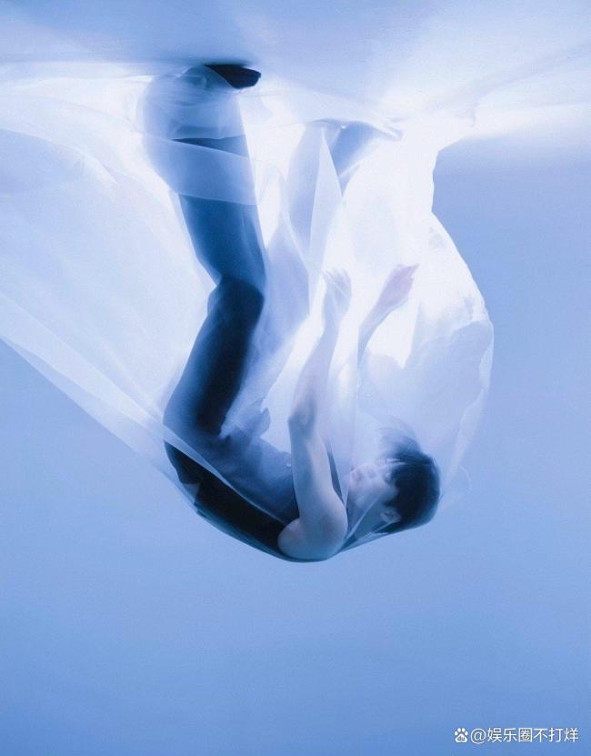 星光大赏红毯 明星造型争艳引发热议