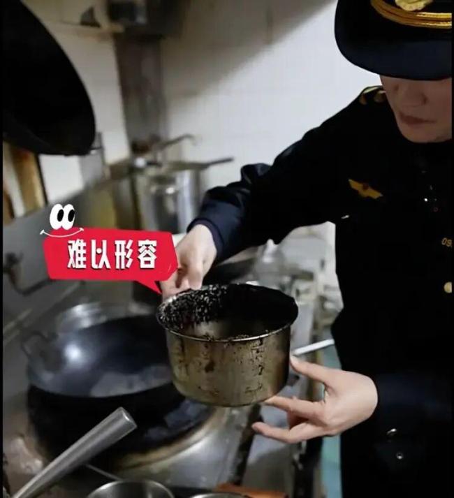 上海网红黄鱼面馆被查 现场实探 后厨脏乱食材过期