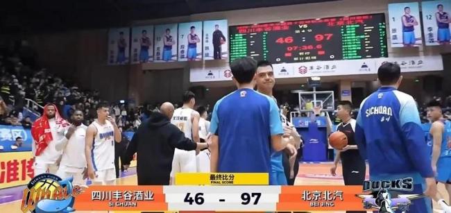 许利民:虽然我们大比分赢得了这场比赛,但对方打得非常顽强 尊重对手全力以赴