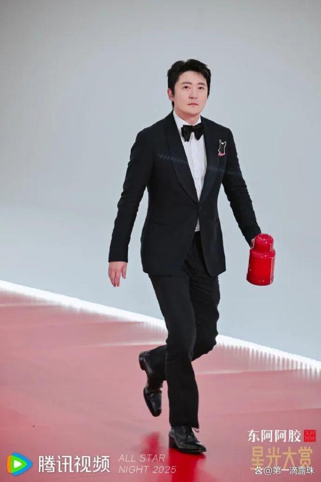 雪饼猴和老舅郭京飞跨次元“同框”