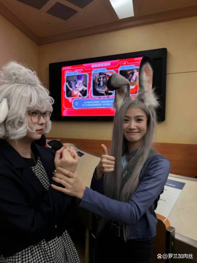 卢昱晓畲族造型