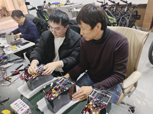 上海政府请智元公司选“赛马”，为人形机器人打造长续航“心脏”