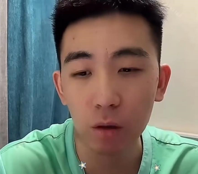 王楚钦打哈欠疲态尽显！前国手透露最新伤情 备战乒超联赛总决赛