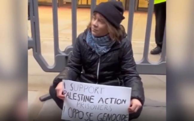 环保少女在英国被捕 因支持争议组织