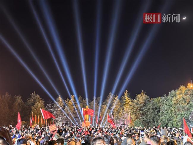 各地群众前往湖南韶山缅怀毛泽东