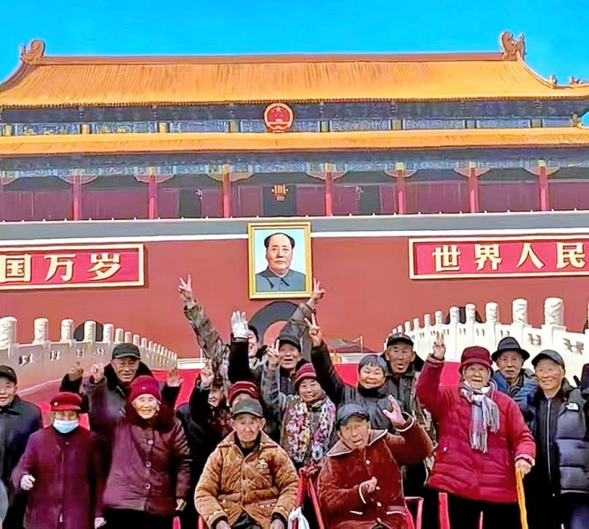 小伙画“天安门”让全村老人圆首都梦