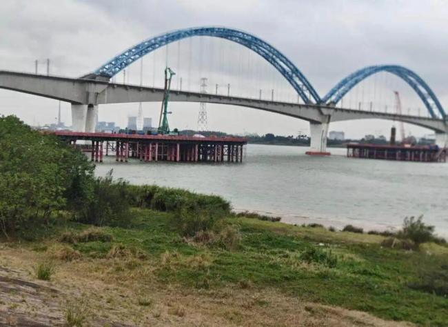 一家五口自驾游误入施工点遇难 安全疏忽酿悲剧