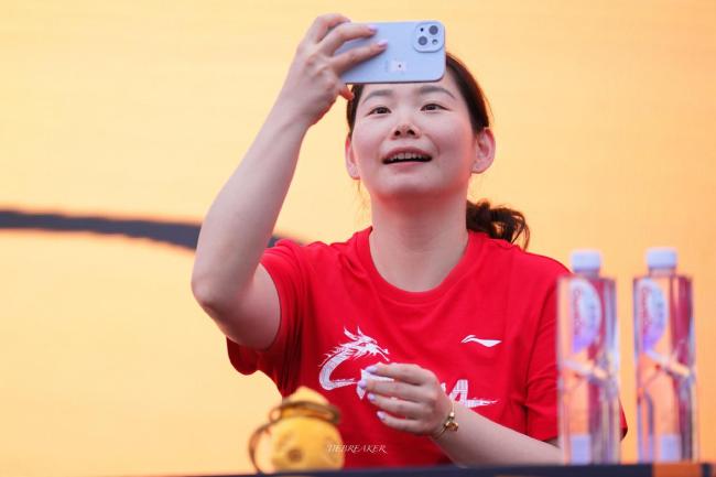 蒯曼3比2何卓佳 深大追平比分激战乒超半决赛