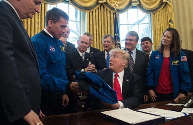 美国在芯片战场上下“时间棋”，遏制与