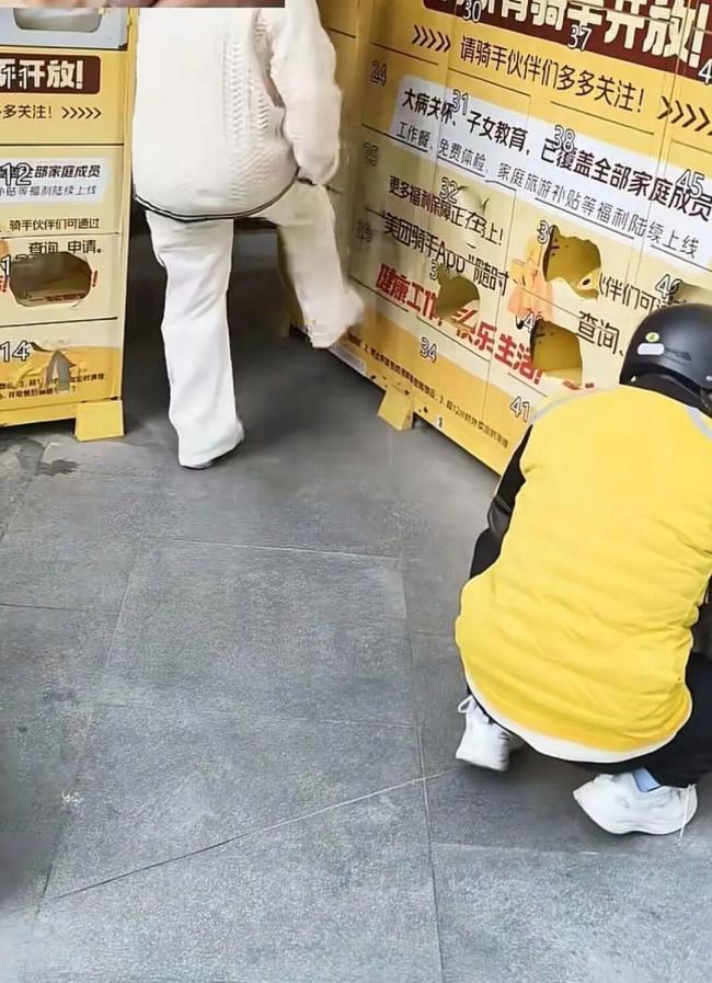 女生偷拿同楼住户全部外卖 校园外卖柜事件引发热议