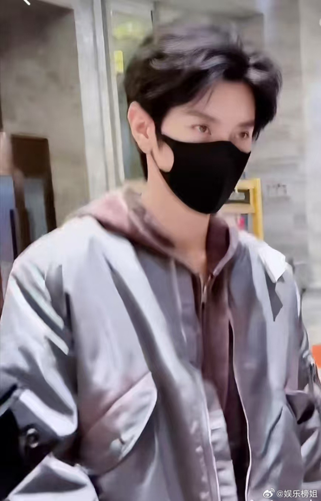 陈哲强大傍观录制忙到凌晨五点放工 带伤连轴转激励深爱