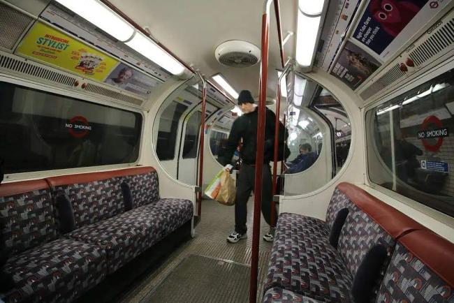 为什么只有地铁的座位是竖着的 提高空间利用率