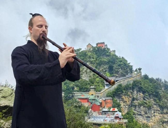 “武当杰克”回应为何学中国功夫 从李小龙到武当道