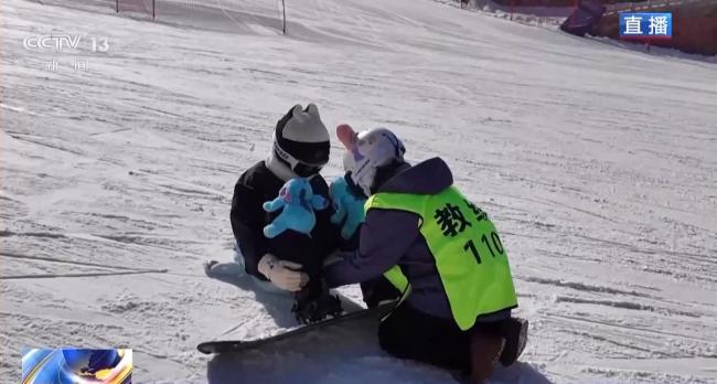 多样活动让你畅玩冰雪季 滑雪场迎客流高峰