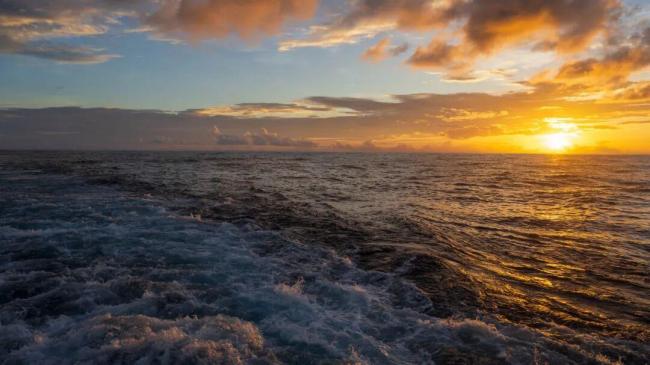 每一張都是壁紙!黃岩艦與黃岩島的冬日邂逅