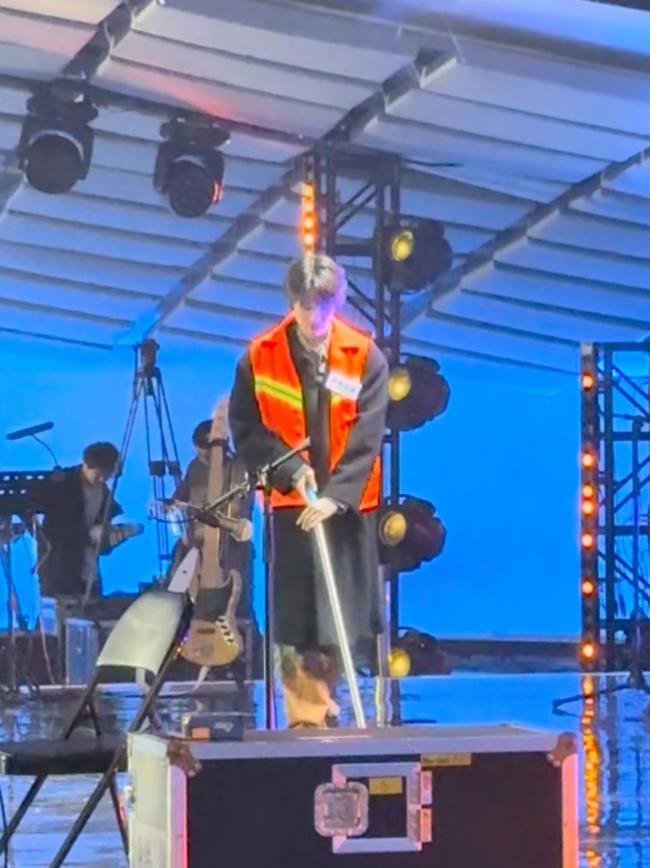 青你成团选手在livehouse当保洁！