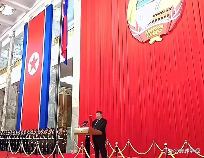 朝鲜高官气到踢女足教练一脚 现场秩序失控引发全球关注