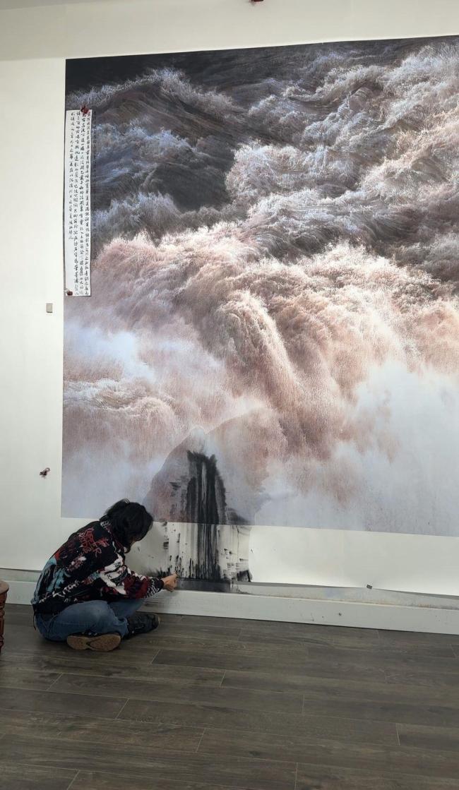 黄河画家徐惠君126平尺画作被人泼墨