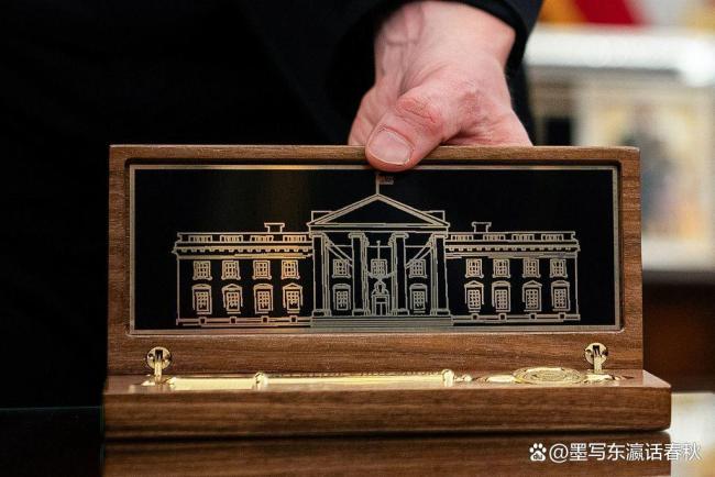 收到特朗普送的“白宫金钥匙”,李在明发文:好奇能否用它自己开门进白宫 对华政策突变引发关注
