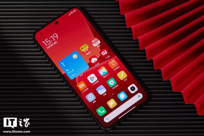 曝苹果在做四曲屏和屏下前摄 曲屏时代或将回归