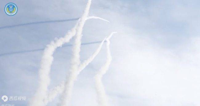 解放军火力突击画面：开火 全部命中 多军种联合演练