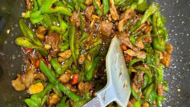 一盘辣椒炒肉何以戳中泪点