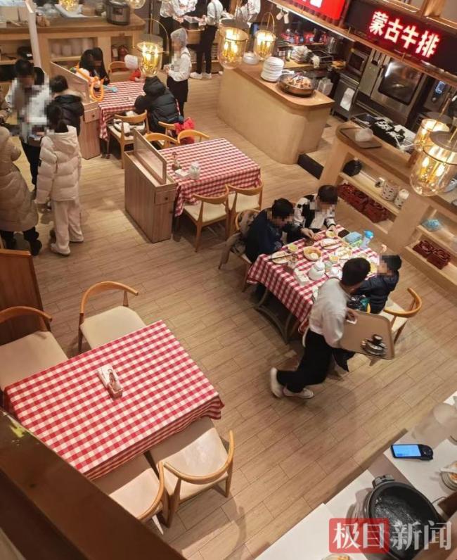 西贝门店午餐高峰未满座