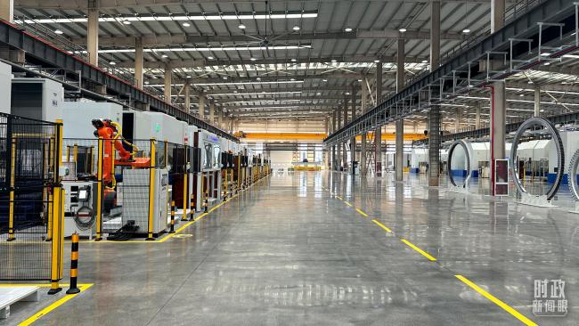 时政新闻眼丨习主席二〇二六年新年贺词，致平凡闪光的我们