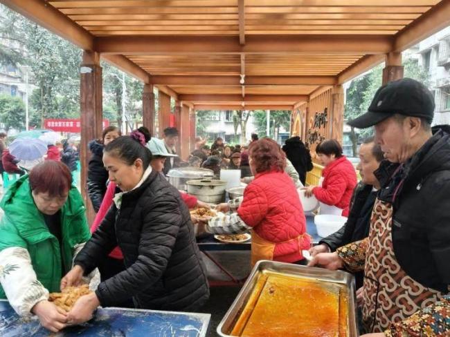 重庆各地举办多彩活动花式迎新年 邻里欢聚暖人心