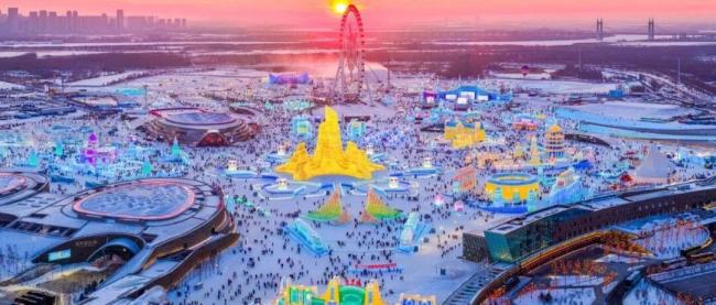 冰雪大世界跨年夜烟花承包整片星空 浪漫倒数共迎新年