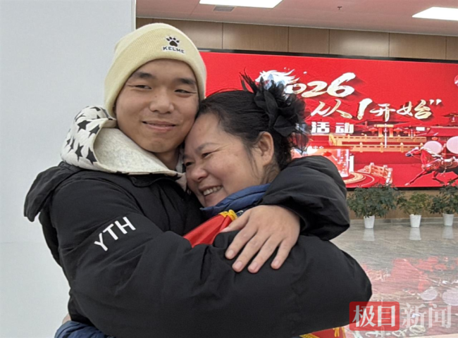 女骑手15年献血211次 爱心传递生命曙光