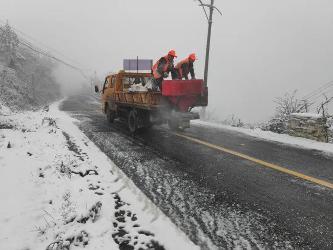 贵州遵义下雪了 低温凝冻风险逼近