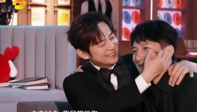 李维嘉跨年夜哭是因为想谢娜了 重逢泪目引爆热搜