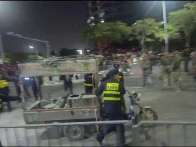 男子跨年夜点燃商贩气球被刑拘 酒后滋事酿险情