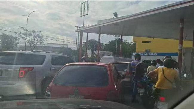 美国突袭后委内瑞拉情况如何 空荡街头与恐慌采购