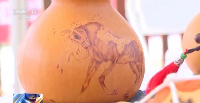 哈尔滨零下20度 市民游客排队买冰棍 冰雪“冷资源”热经济