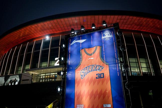 上海大鲨鱼用胜利庆祝成立三十周年 传奇重聚共庆辉煌