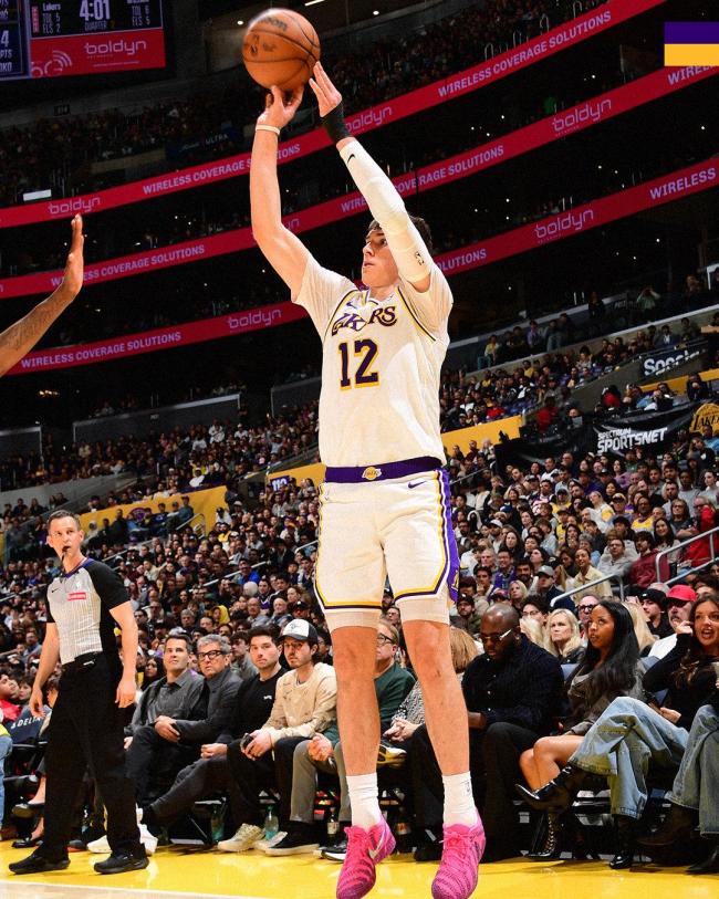 数据帝：26 7 10！老詹再创NBA纪录 杀星29分钟9三分队史第二人 湖人逆转灰熊