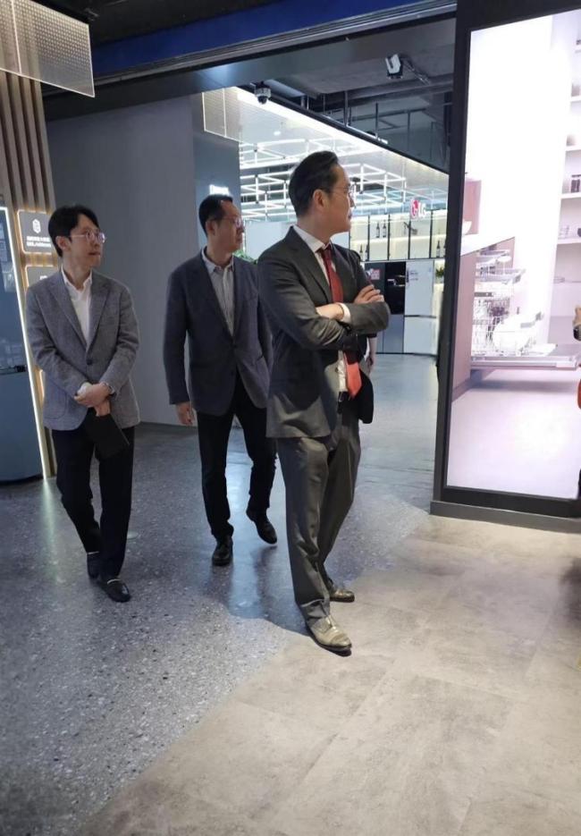 三星掌门人李在镕现身北京朝阳京东MALL，买拉布布