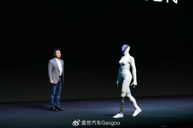 过去一年人形机器人掌握了哪些技能 从炫技到实干的跃迁