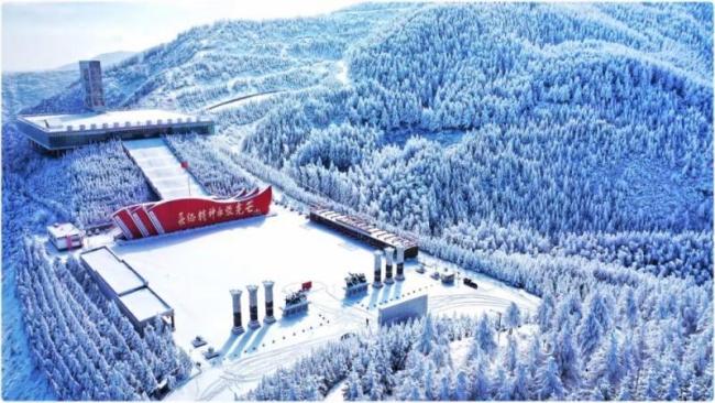 宁夏六盘山欢迎"长城背诗"女生 诗词朗诵热潮再起