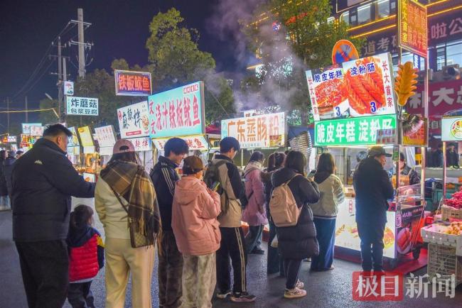 夫妻档小吃摊年进账超百万元 勤劳致富典范