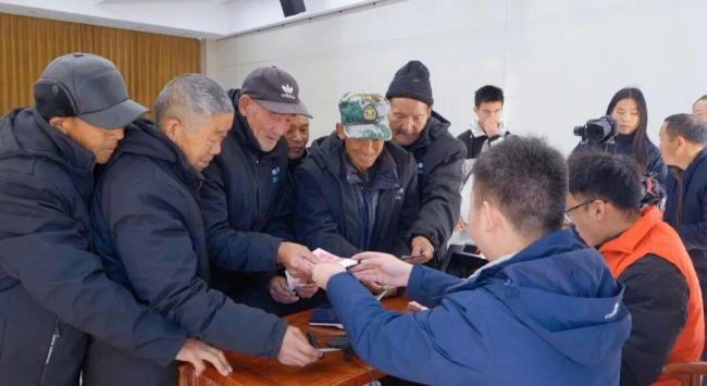 三兄弟11年为全村老人发钱600多万 爱心持续温暖乡邻