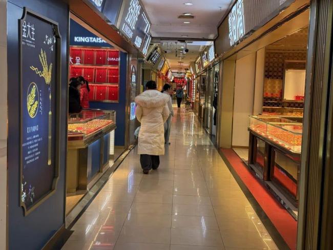 金价暴涨年轻人选“道具黄金” 高价位改变消费习惯