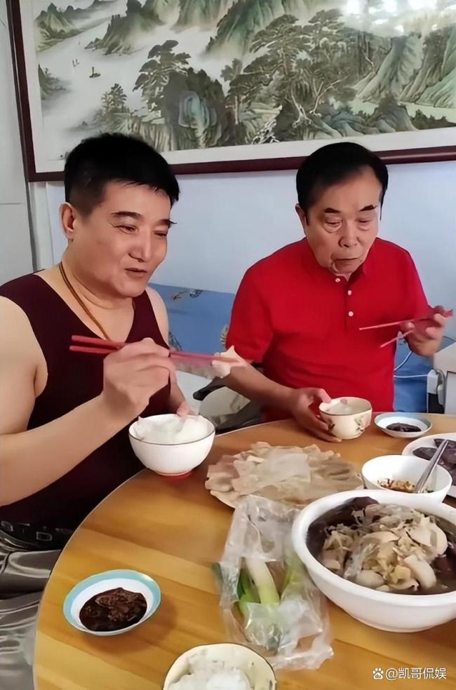 何庆魁晓示新恋情 晚年再觅伴侣激勉争议