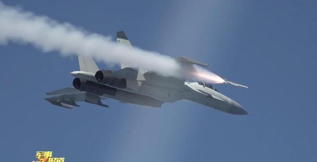 歼-20越肩发射霹雳-10画面震惊岛内 全向攻击新纪元