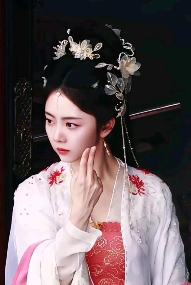 谭松韵否定肆意是仙侠剧 剧情争议与快速播毕激发商议