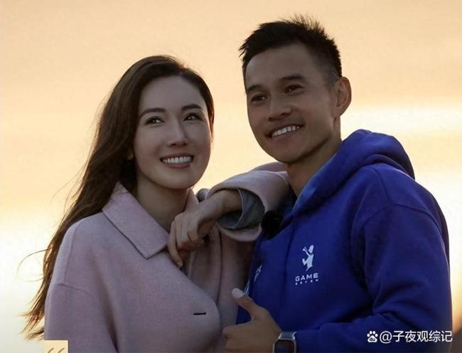 车崇健比及李施嬅下车后暴饮暴食