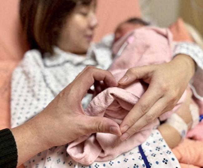 “师姐”黄瀞莹产子 柯文哲等东说念主说念贺