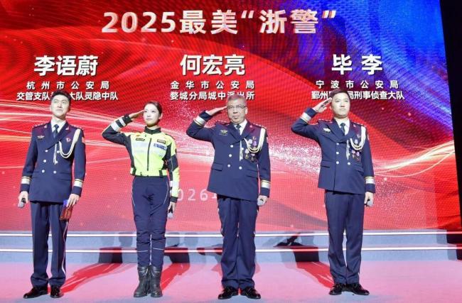 网红交警李语蔚当选2025最美“浙警”